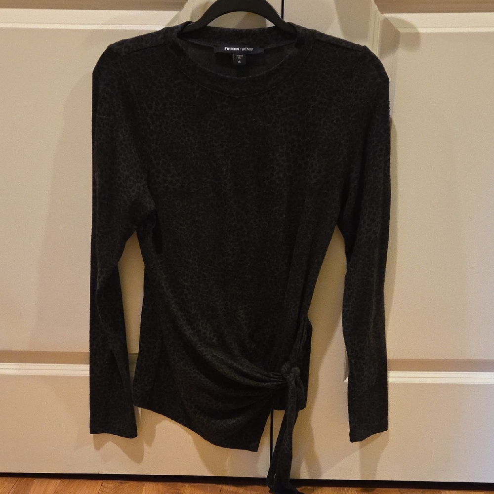 Fifteen Twenty Black & Brown Leopard Prin Long-Sleeve Crewneck Top with Side Tie